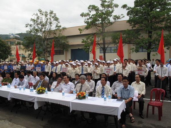 Đại diện các đơn vị, ban ngành cùng 500 CB, CNV Tổng công ty Khánh Việt dự lễ Mít tinh
